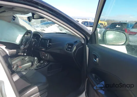 2018 Jeep Compass Limited 4X4 from USA, damaged, VIN 3C4NJDCB8JT399669